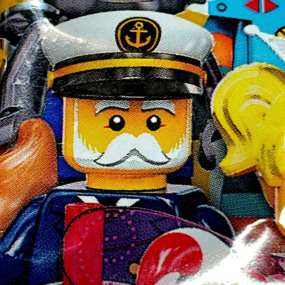 Lego Series 23 Ferry Captain - Picture 3 of 7